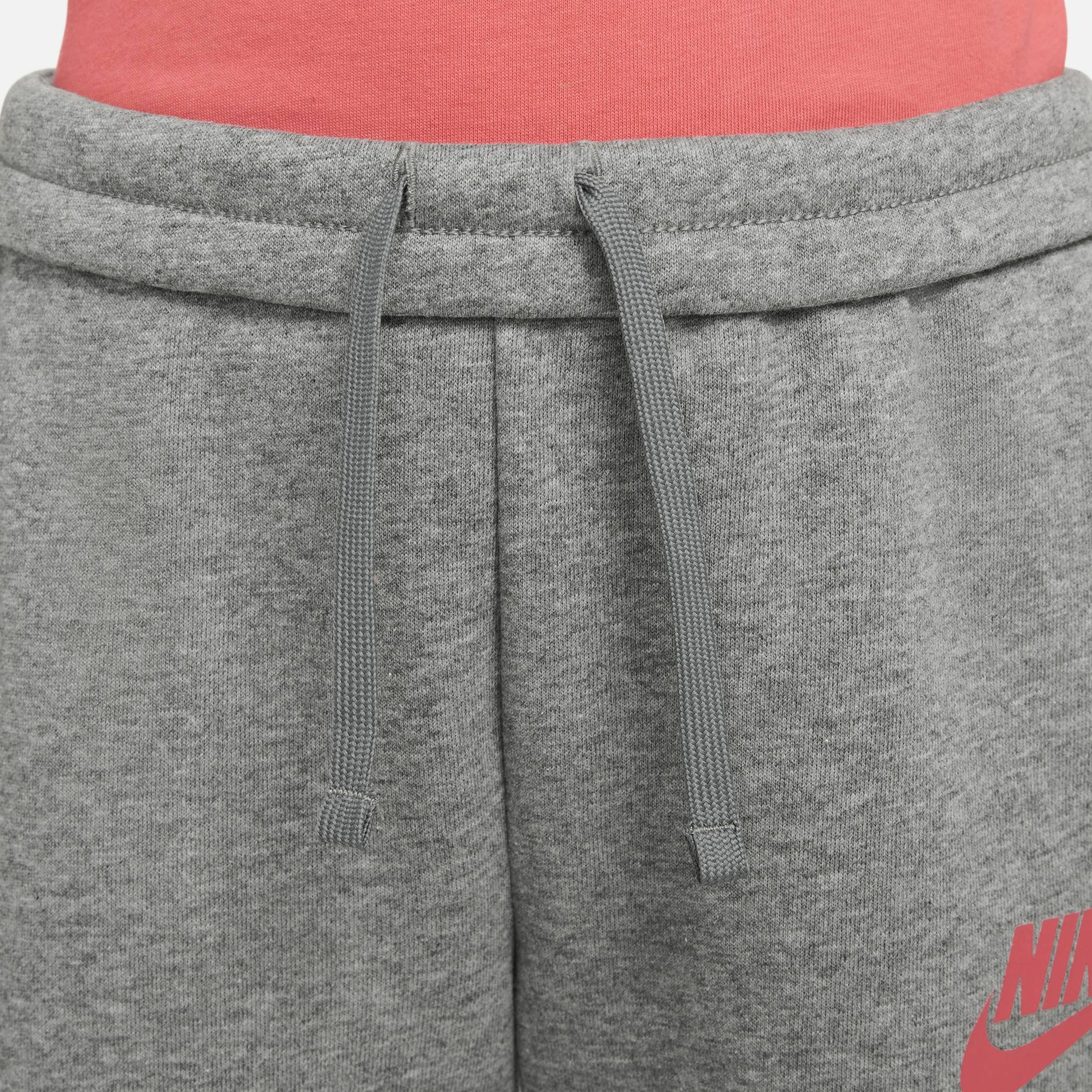 Nike Sportswear Club Fleece Jogginghose Kinder Grau - Rosa 7 Nike Sportswear Club Fleece Jogginghose Kinder Grau - Rosa – Bild 5